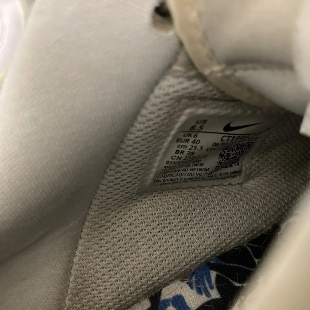 Nike Women's White Air Force 1 '07 LX Sisterhood‎ 